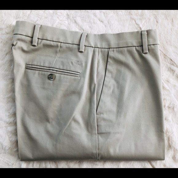 Dockers Classic Fit khaki Pants - Picture 4 of 6